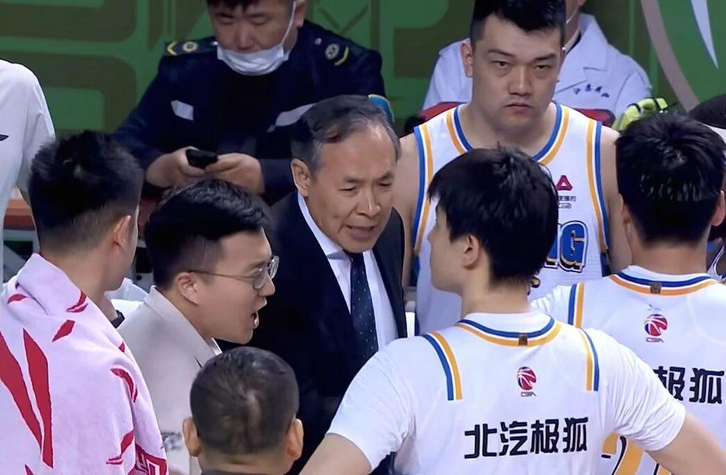 开云官网-北京男篮2分险胜同曦，赵睿24+4+6火力全开，周琦10+9祝铭震19分